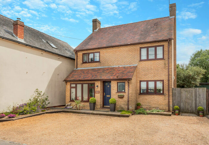 4 Bedroom Detached House For Sale In Crowfield Brackley, Northamptonshire, NN13