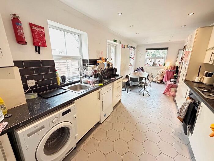 5 Bedroom Property To Rent In Bow Common Lane, London, E3