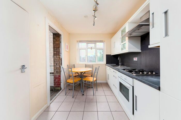 3 Bedroom Flat To Rent In Stroud Green Road, London, N4