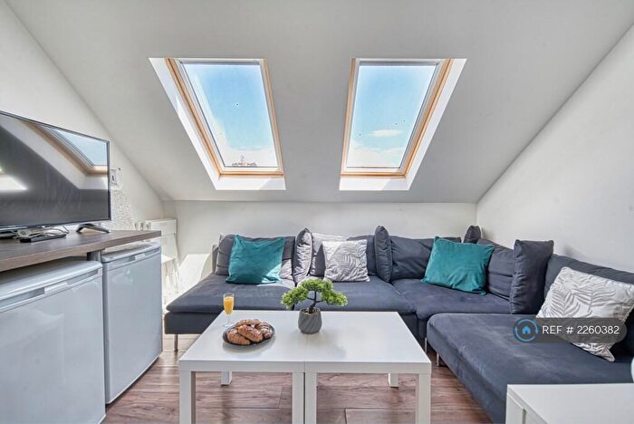 6 Bedroom Terraced House To Rent In Trevor Road, Southsea, PO4