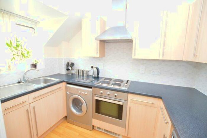2 Bedroom Flat To Rent In Whitehall Green, Leeds, LS12
