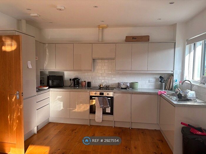 1 Bedroom Flat To Rent In Kelso Court, Penge, SE20