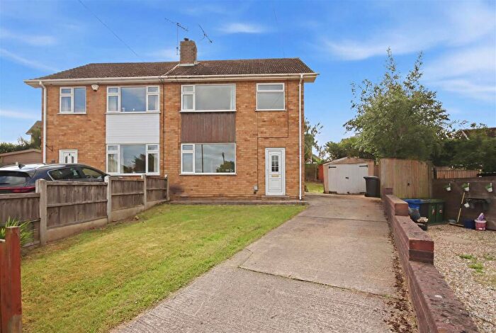 3 Bedroom Semi-Detached House For Sale In Rossendale Cose, Walton, Chesterfield, S40