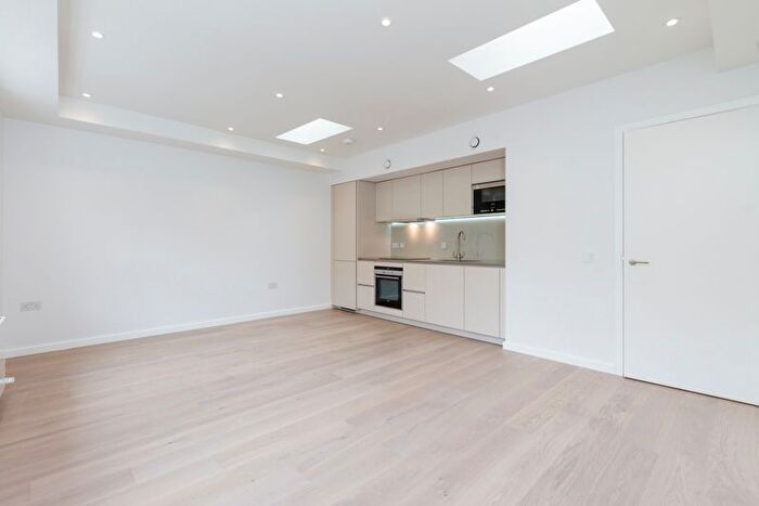 1 Bedroom Flat To Rent In Fouberts Place, Carnaby, Soho, W1F