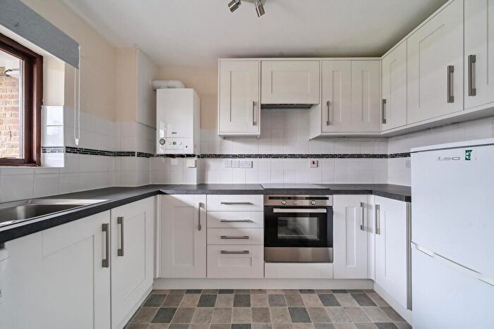 1 Bedroom Retirement Property For Sale In Emmbrook Court, Reading, RG6