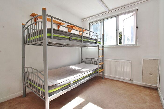 2 Bedroom Flat To Rent In Alexandra Road, Hounslow, TW3