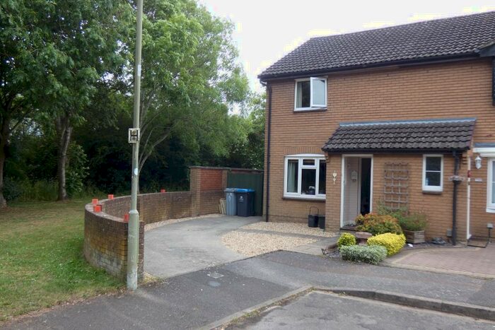3 Bedroom Semi-Detached House To Rent In Bracken Close, Carterton, Oxon, OX18