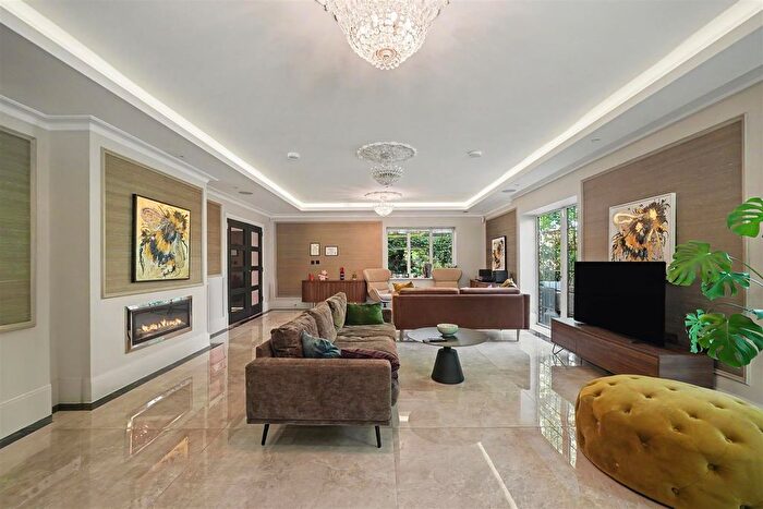 5 Bedroom Detached House To Rent In Chandos Way, Hampstead Garden Suburb, NW11