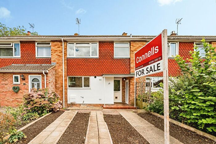 3 Bedroom Terraced House For Sale In Long Meadow, Aylesbury, HP21