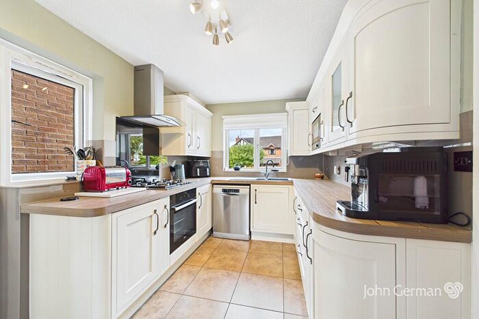 4 Bedroom Detached House For Sale In Swallow Close, Uttoxeter, ST14
