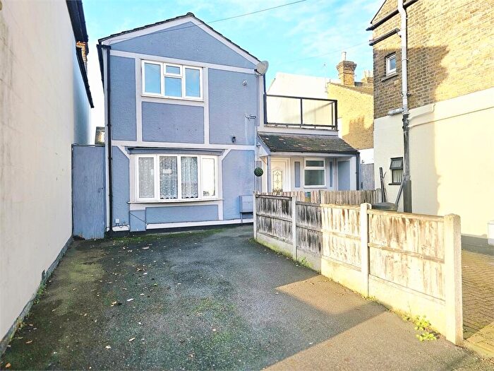 2 Bedroom Detached House To Rent In Gordon Road, Southend On Sea, Southend On Sea, SS1