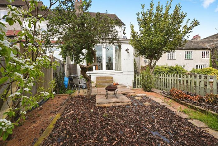 3 Bedroom End Of Terrace House For Sale In Haugh Shaw Road, Halifax, HX1