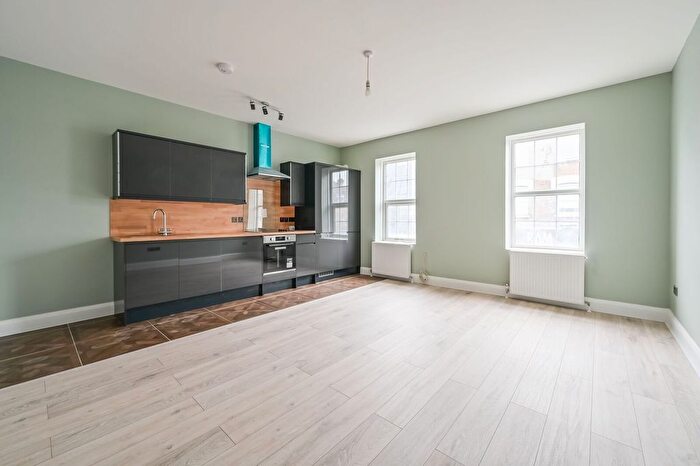 Studio To Rent In St. James's Street, London, Walthamstow, London, E17