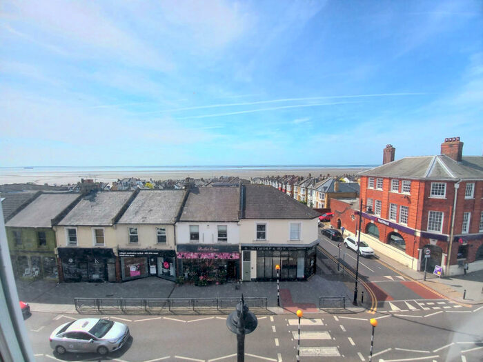 1 Bedroom Flat To Rent In Broadway, Leigh On Sea, Essex, SS9