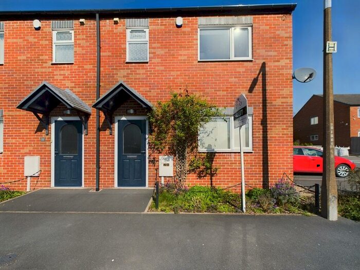 3 Bedroom Semi-Detached House To Rent In Douglas Road, DE55