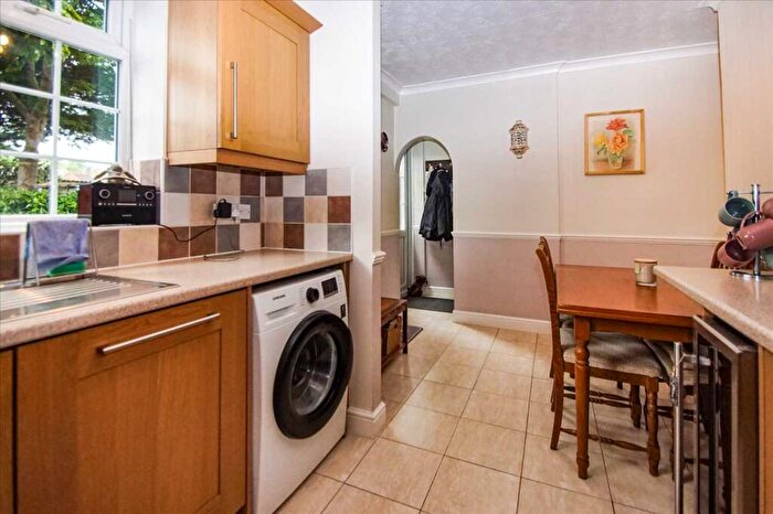 3 Bedroom Terraced House For Sale In Rokesby Road, Slough, SL2