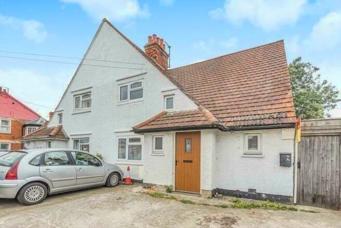 Apartment To Rent In Cowley Road, Oxford, OX4