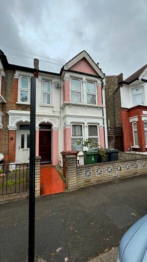 2 Bedroom Flat To Rent In Belgrave Road, London, E10