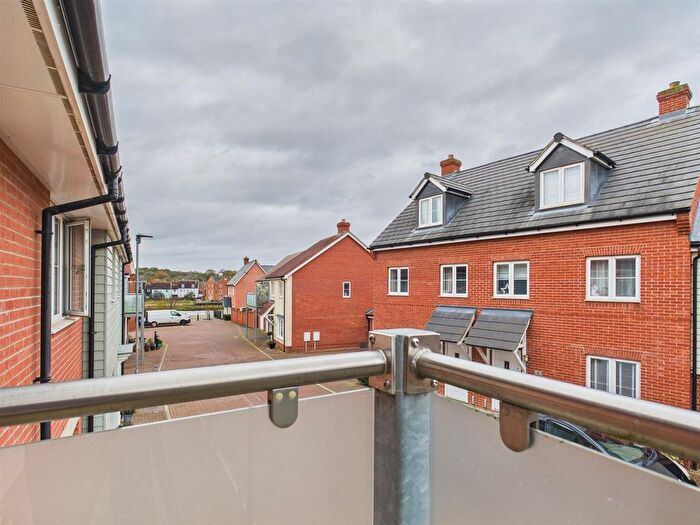 2 Bedroom Flat For Sale In Ferrymen Drive, Rowhedge, Colchester, CO5