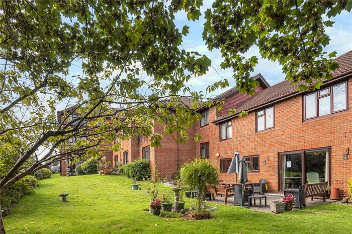 1 Bedroom Apartment To Rent In Francis Court, Worplesdon Road, Guildford, Surrey, GU2