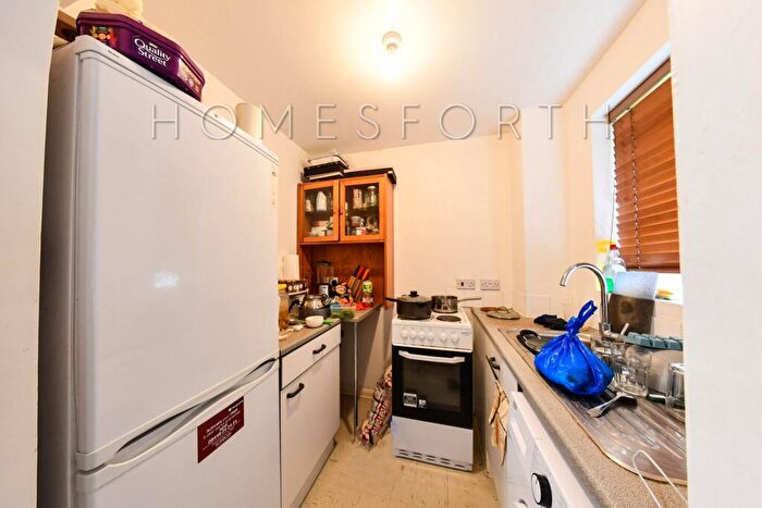 1 Bedroom Flat For Sale In Draycott Close, Cricklewood, NW2