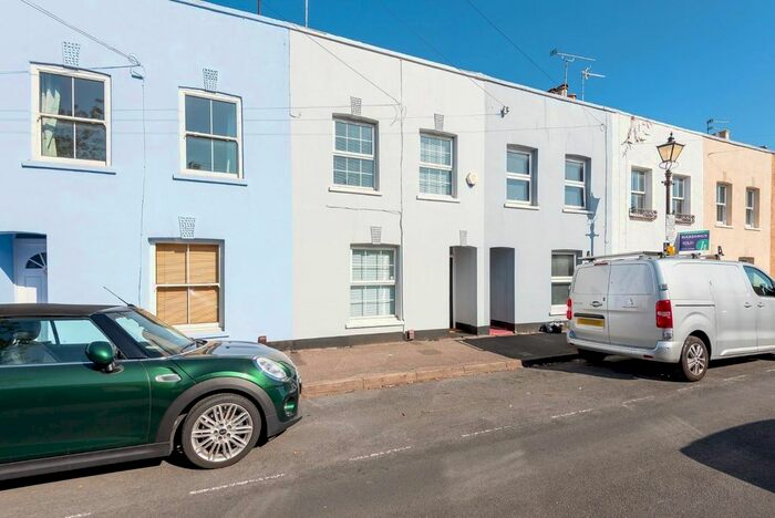 2 Bedroom Terraced House To Rent In Albert Street, Windsor, SL4