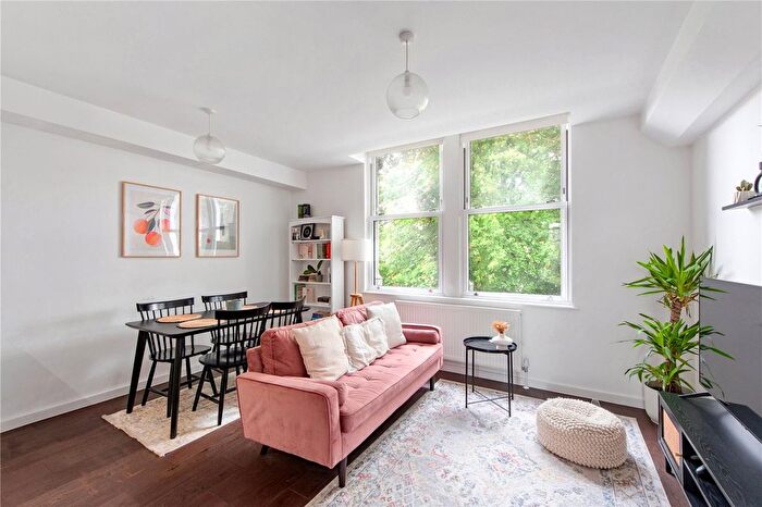 2 Bedroom Flat To Rent In Queens Drive, London, N4