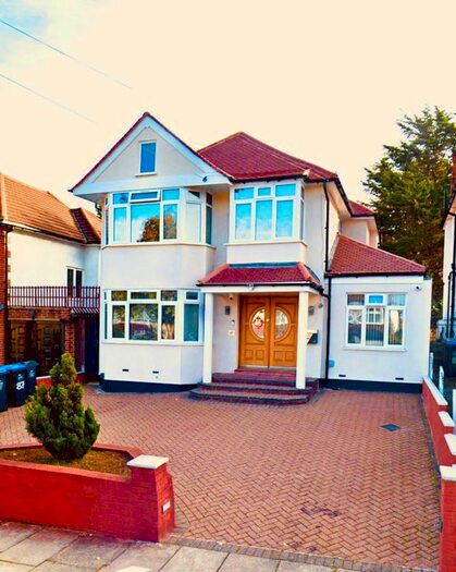 5 Bedroom Detached House To Rent In Woodcock Hill, Kenton, Harrow, HA3