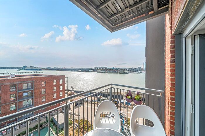 3 Bedroom Flat For Sale In Denyer Walk, Southampton, SO19