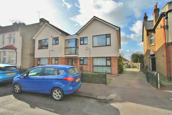 2 Bedroom Apartment To Rent In Wickford Road, Westcliff On Sea, SS0
