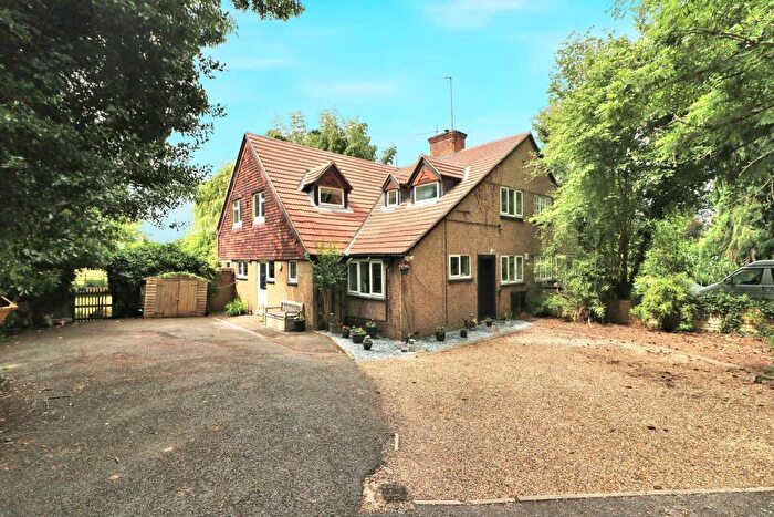5 Bedroom Semi-Detached House For Sale In Lemsford Village, Welwyn Garden City, AL8