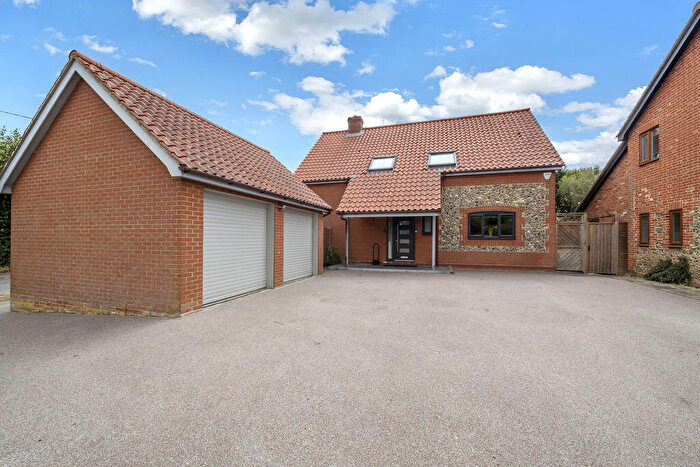 4 Bedroom Detached House For Sale In The Street, Hepworth, IP22