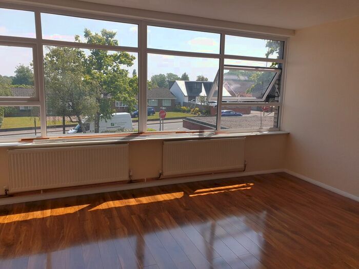 3 Bedroom Flat To Rent In York Parade, Tonbridge, TN10