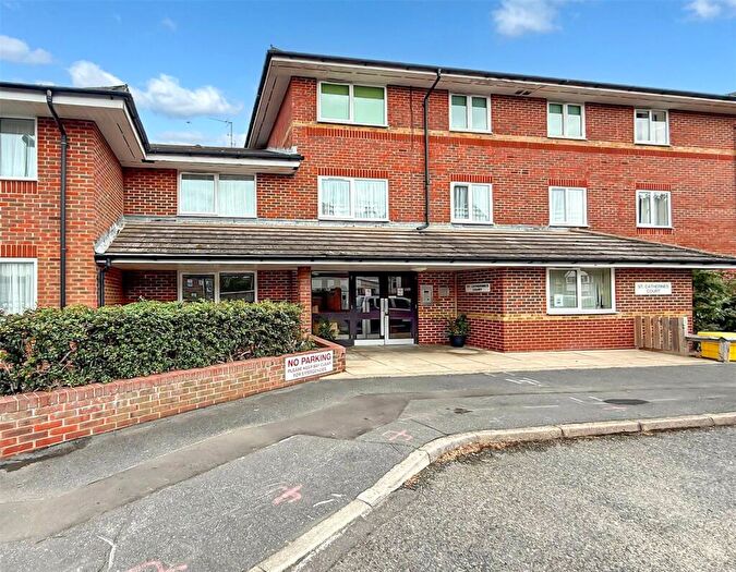 1 Bedroom Apartment For Sale In Irvine Road, Littlehampton, West Sussex, BN17