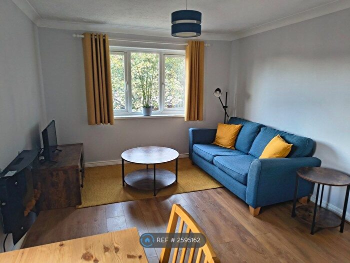 1 Bedroom Flat To Rent In Merton Court, Welling, DA16