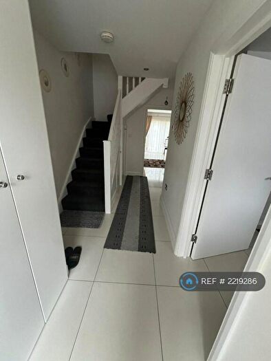 4 Bedroom Semi-Detached House To Rent In Brockleyside, Stanmore, HA7