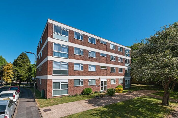 2 Bedroom Flat For Sale In Langham Gardens, Ealing, W13