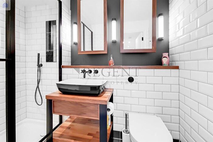 2 Bedroom Apartment To Rent In Merino Gardens, London Dock, E1W