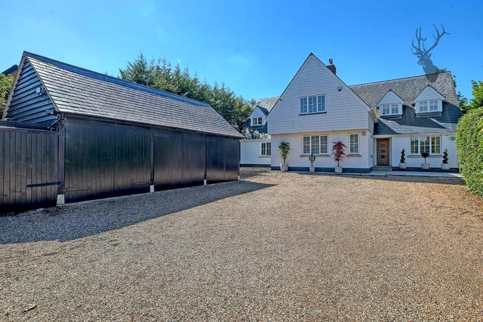 4 Bedroom Detached House For Sale In Epping Road, Nazeing, Waltham Abbey, EN9