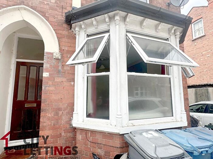 4 Bedroom Semi-Detached House To Rent In Park Avenue, West Bridgford, NG2