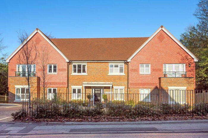 2 Bedroom Ground Flat To Rent In Grayshott Village, GU26