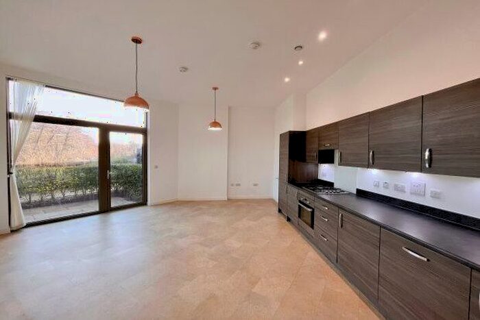 1 Bedroom Flat To Rent In Walnut Tree Close, Guildford, GU1