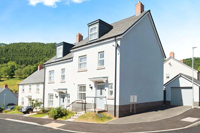 4 Bedroom Town House For Sale In Rhodfa Owain Glyndwr, Llanfoist, Abergavenny, NP7