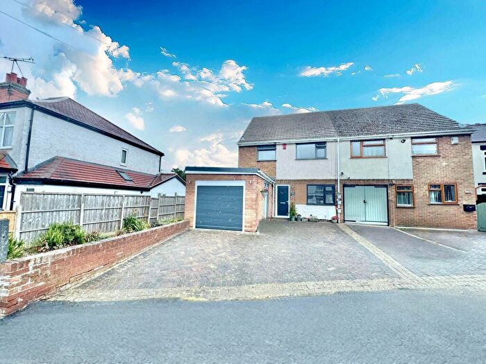 3 Bedroom Semi-Detached House For Sale In Oldbury Road, Nuneaton, CV10
