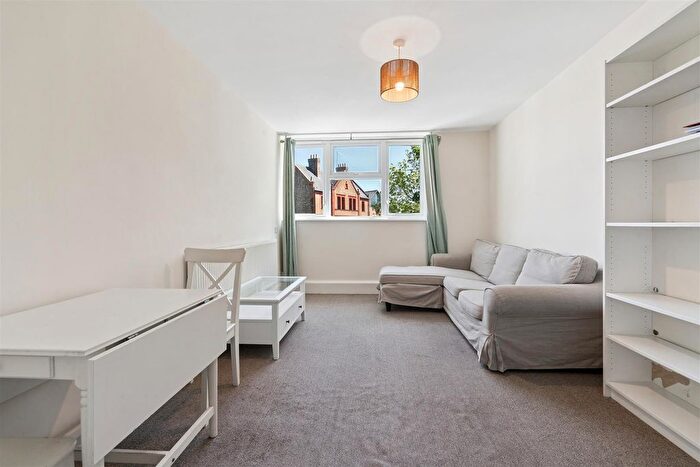 1 Bedroom Flat To Rent In Wayford Street, London, SW11