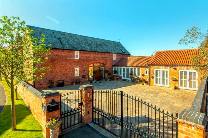 3 Bedroom Detached House For Sale In Willoughby Court, Norwell, Newark, NG23