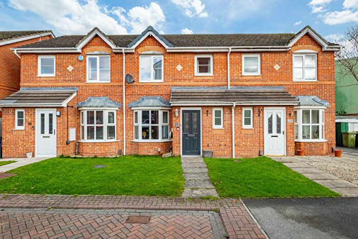 3 Bedroom Town House For Sale In Shearburn Close, Ossett, WF5