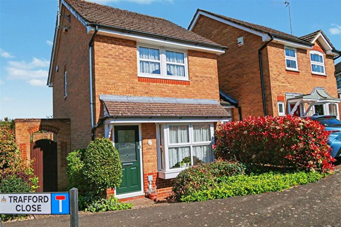 2 Bedroom Link Detached House For Sale In Trafford Close, Shenley, WD7