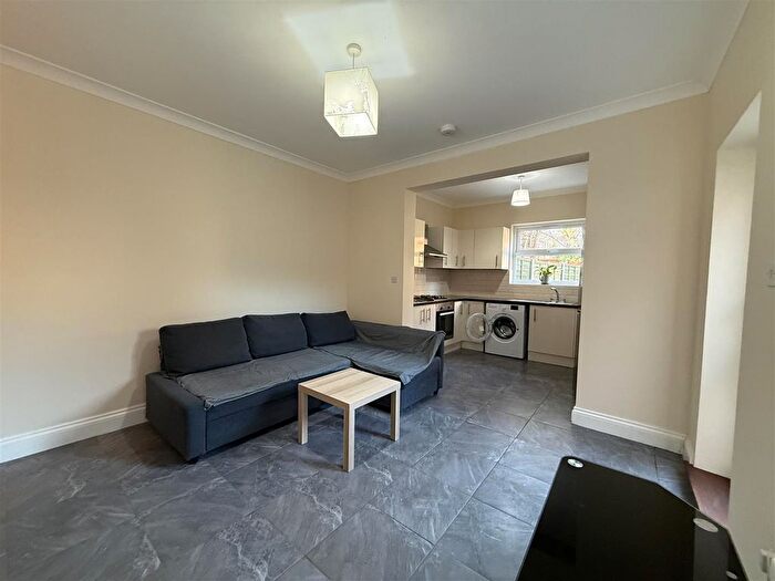2 Bedroom Flat To Rent In Perth Road, Wood Green, N22
