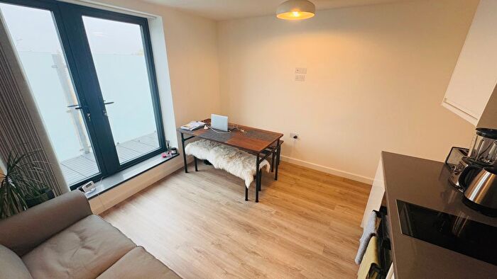 1 Bedroom Flat To Rent In Balham High Road, London, SW12